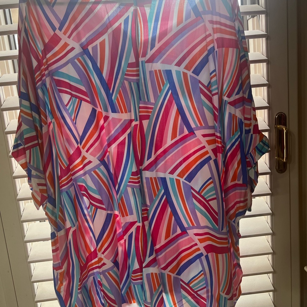 Geometric Pattern Top - Picture 2 of 4